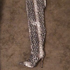 Thigh boots